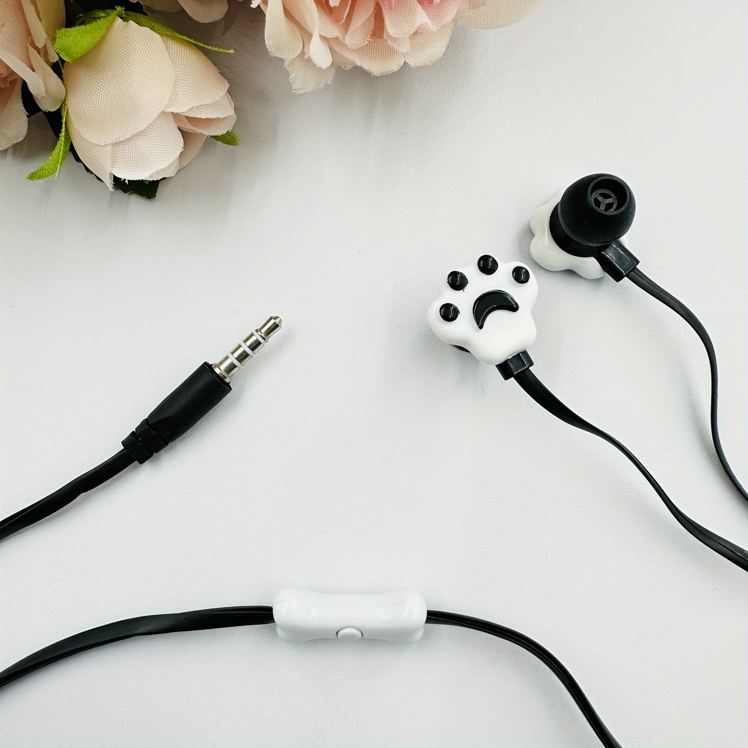 3.5mm Cute Cat's Paw Shaped Wired Headset, HD, Lightweight, Button Type, Universal Cell Phone Control, In-Ear, 3.5mm Plug with Microphone, Compatible with iPhone, Laptop, MP3, Suitable for Students, Gift Headset, Student Head