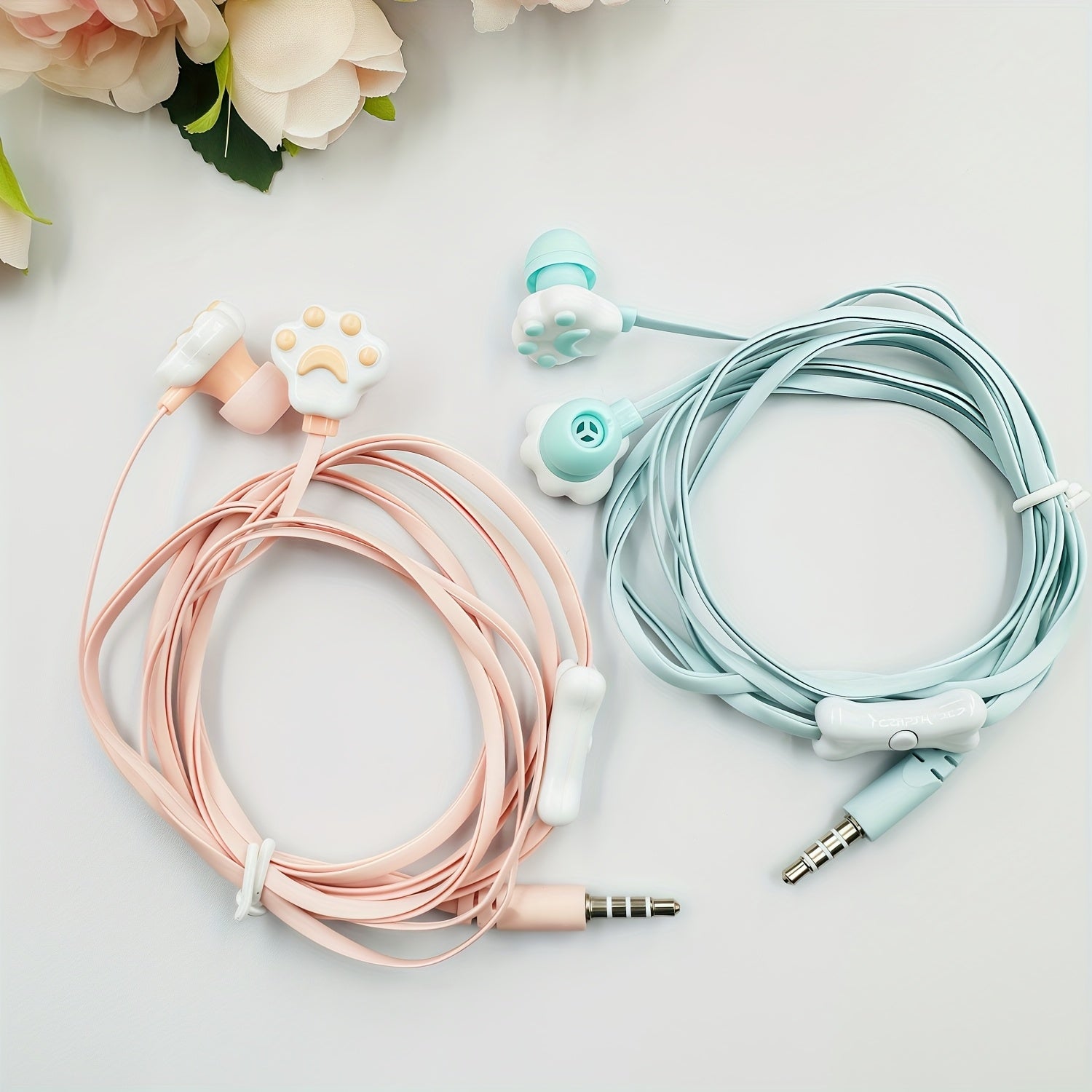 3.5mm Cute Cat's Paw Shaped Wired Headset, HD, Lightweight, Button Type, Universal Cell Phone Control, In-Ear, 3.5mm Plug with Microphone, Compatible with iPhone, Laptop, MP3, Suitable for Students, Gift Headset, Student Head