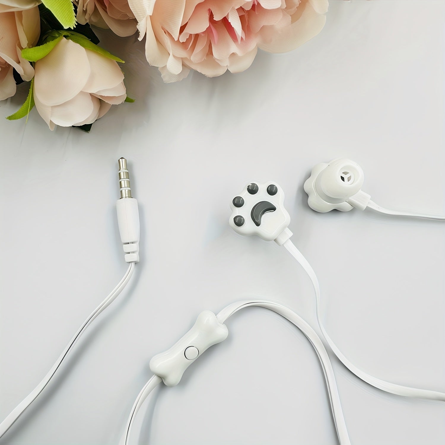 3.5mm Cute Cat's Paw Shaped Wired Headset, HD, Lightweight, Button Type, Universal Cell Phone Control, In-Ear, 3.5mm Plug with Microphone, Compatible with iPhone, Laptop, MP3, Suitable for Students, Gift Headset, Student Head